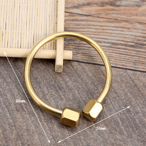Llavero de Mosquetón de Latón en Forma de D de 67 mm x 50 mm, Estilo Nórdico, Hecho a Mano, Anillo Metálico para Llaves - Product Image 3