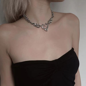 Rétro Punk Creux Flamme Totem amour Collier Pendentif Ins Hip-hop Personnalité Clavicule Chaîne Accessoire - Product Image 2