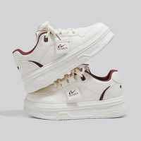 Vente directe d'usine, chaussures blanches décontractées polyvalentes à semelle épaisse, chaussures de sport respirantes confortables pour l'extérieur