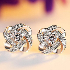 Orecchini a Perno con Cristalli a Forma di Fiore per Donne, Stile Trifoglio Rotante, Accessori Eleganti per Uso Quotidiano - Product Image 1