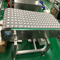 Convoyeur à bande maillée modulaire à faible friction de précision avec unités à billes intégrées pour le transport antidérapant des colis