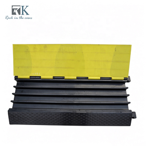 Rampa Protectora de Cables de Goma de 1000x250x50mm para Cubrir Cables en el Suelo y Seguridad en Eventos - Product Image 1