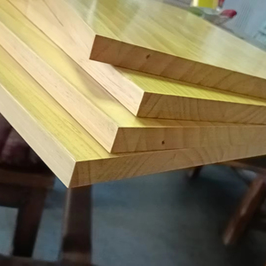 لوح خشب رقائقي للقوالب 21 مم مطلي باللون الأصفر، 3 طبقات مقاوم للماء من خشب الحور المغطى بطبقة فيلم - Product Image 1