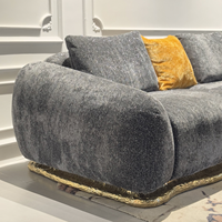 Canapé modulaire incurvé moderne de luxe en tissu texturé gris foncé avec base en cuivre pour hôtel, villa, salon