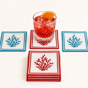 Sous-verres carrés brodés, motif corail, faits à la main, style méditerranéen, décoration de table pour hôtels, serviettes de cocktail en lin - Product Image 1
