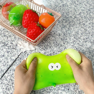 Jouets Squishy en forme de tomate et de fraise, style sucette, colorés, en forme de légumes, vendus directement d'usine - Product Image 3