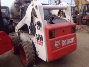 Cargadora de Ruedas Bobcat S250 de Segunda Mano, 88% Nueva, en Condiciones de Minicargadora, para Agricultura, Construcción y Uso Agrícola - Product Image 5