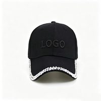 Casquette de baseball personnalisée avec strass, logo brodé blanc et visière ornée de cristaux, style trucker