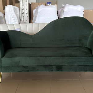 Sofá de Dos Plazas Curvo de Terciopelo Verde Oscuro Estilo Retro Francés, con Patas de Metal Dorado, para Bodas y Eventos, Venta al Por Mayor de Fábrica - Product Image 6