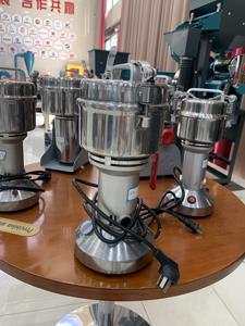 <span class=keywords><strong>Mini</strong></span> broyeur multifonctionnel à grande vitesse en acier inoxydable <span class=keywords><strong>pour</strong></span> la <span class=keywords><strong>cuisine</strong></span> à domicile <span class=keywords><strong>pour</strong></span> les petits aliments, les herbes chinoises, la boulangerie 220V - Product Image 6