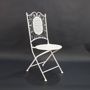 Silla plegable rústica blanca estilo Barcelona para bodas en jardín al aire libre con asiento redondo - Product Image 1