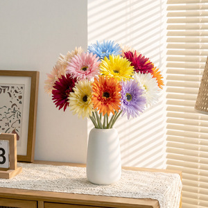 ช่อดอกเบญจมาศประดิษฐ์ ผ้าพลาสติก คุณภาพสูง เหมาะสำหรับตกแต่งงานแต่งงานและบ้าน - Product Image 1