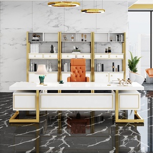 Escritorio Ejecutivo de Lujo en Negro y Dorado con Acabado Brillante, Marco Metálico y Almacenamiento, Fabricación OEM/ODM Personalizada para <span class=keywords><strong>Oficina</strong></span> de Director General - Product Image 3