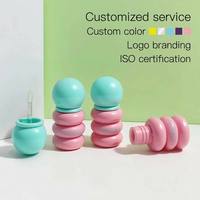 Tube de brillant à lèvres personnalisé style casquette populaire avec bouchon à vis rose, emballage cosmétique pour rouge à lèvres avec logo personnalisé