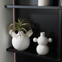 Ensemble de vases décoratifs modernes pour accessoires de maison nordiques personnalisés Ins Vase en céramique pour artisanat Vase à fleurs en céramique blanche
