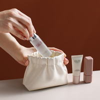 Vente en gros d'usine de styliste de luxe avec logo personnalisé nouvelle mini pochette rose en cuir PU trousse de toilette de maquillage cosmétique de voyage