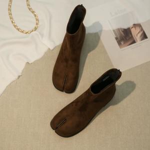 Botines Cortos de Mujer con Punta Dividida, Tacón Grueso y Diseño de Cremallera Trasera, Novedad 2026 de Alta Calidad - Product Image 2