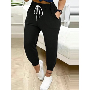 Damen Cropped Jogginghose mit elastischem Kordelzug, schmal zulaufende Knöchelhose, lässige Athleisure-Bekleidung für den Alltag - Product Image 1