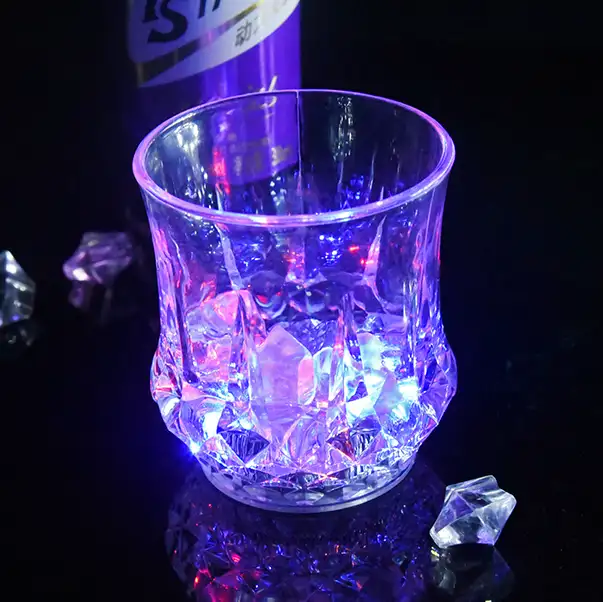 Barra de Club nocturno con luz LED Flash, gafas para beber, divertidas y brillantes, Copa LED intermitente, vasos de cerveza, artículos para Bar