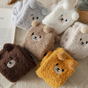 Chaussettes pantoufles chaudes et épaisses en tricot pour femme, mi-mollet, motif ours de dessin animé, écologiques et douillettes pour l'hiver - Product Image 5