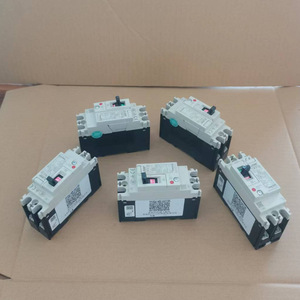 Gabinete de Control para Robot FANUC MATE, Conjunto de Interruptor de Alimentación 3P, Interruptores Independientes, Montaje en Riel DIN - Product Image 1