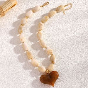 Collana da Donna con Cuore in Resina Colorata Dopamina, Stile Europeo Americano, Esagerata, Irregolare, con Perline, per le Feste - Product Image 4