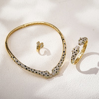 Parure de bijoux léopard vert émeraude vintage en laiton plaqué or avec zircone CZ, comprenant bracelet, bague et boucles d'oreilles