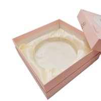 Boîte cadeau rigide de luxe personnalisée pour l'emballage de nids d'oiseaux avec gaufrage, laminage mat, caractéristiques haut de gamme et insert en satin