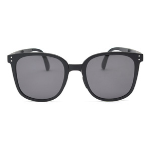 T7218 Lunettes de soleil à monture large gris polarisées pliantes pour hommes femmes avec verres durables TR90 & Tac Style Tour personnalisé - Product Image 2