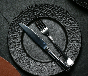 Plato de cerámica con borde dorado y textura martillada, plato de porcelana de lujo para servir en restaurantes, hoteles, catering, sushi, bistec, venta al por mayor. - Product Image 6