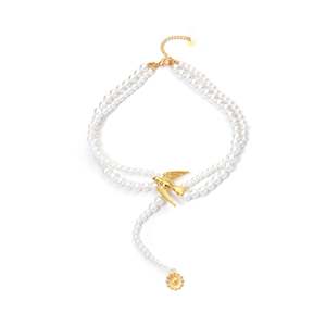 Collar de perlas con colgante de pájaro dorado y dije de flor, perlas blancas de doble hilera para mujer, joyería - Product Image 1