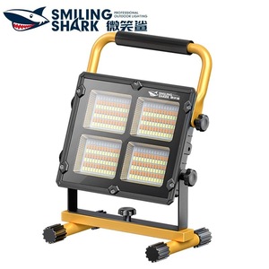 ไฟสปอร์ตไลท์กลางแจ้งแบบชาร์จพลังงานแสงอาทิตย์ ไฟ LED กระจายแสงกว้าง ความสว่างสูง ติดตั้งบนพื้นผิว อายุการใช้งาน 50,000 ชั่วโมง - Product Image 3