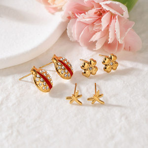<span class=keywords><strong>Orecchini</strong></span> a Perno J&D in Acciaio Inossidabile Placcato Oro 18K PVD con Strass Bianchi, Quadrifoglio e Coccinella con Smalto Rosso - Product Image 5