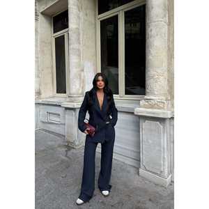 Ensemble de costume pantalon bleu marine pour femmes - Product Image 2