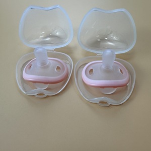 Nouvelle Collection 2025 – Essentiels pour Bébé : Sucette Anti-<span class=keywords><strong>Colique</strong></span> Ultra-Douce en Silicone Monobloc, Débit Lent, 0-36 Mois – L'Aide Préférée - Product Image 3