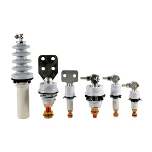 Isolatore per boccole in porcellana tipo ANSI a bassa tensione da 2,5 kv - Product Image 1