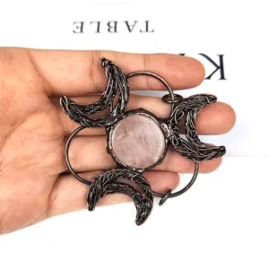 Erstaunliches neues Design Antik Bronze plattiert Natur kristall Rosenquarz Runde Anhänger Mond Charms für Schmuck herstellung Halsketten