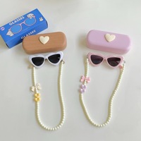 Nouvelle Collection 2026 – Lunettes de Soleil Cœur Style Ins pour Enfants, Monture Rétro Œil de Chat avec Nœud, Perle, Cordon Anti-Perte et Étui