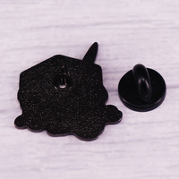 Broche en alliage de zinc émaillé YHY C2985 Dragon sur D20, inspirée des Donjons, badge de jeu, bijoux de mode, décoration