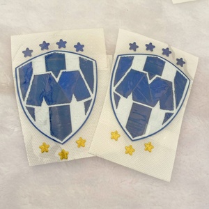 Etiquetas de TPU con Logotipo de Club Deportivo en 3D, Diseño Personalizado al por Mayor, Impresas con Material de Silicona PVC para Ropa - Product Image 1