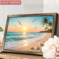 Décoration murale encadrée en bois avec grand cadre photo en bois clair et cadre photo décoratif avec plante tropicale