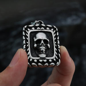 Collar con colgante de calavera para hombre de acero inoxidable, diseño geométrico para combinar con ropa - Product Image 4