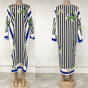 Vestito estivo musulmano Plus Size <span class=keywords><strong>abito</strong></span> largo <span class=keywords><strong>con</strong></span> stampa <span class=keywords><strong>a</strong></span> righe Color <span class=keywords><strong>abito</strong></span> <span class=keywords><strong>lungo</strong></span> <span class=keywords><strong>con</strong></span> <span class=keywords><strong>maniche</strong></span> <span class=keywords><strong>a</strong></span> <span class=keywords><strong>pipistrello</strong></span> <span class=keywords><strong>abito</strong></span> da donna <span class=keywords><strong>a</strong></span> <span class=keywords><strong>maniche</strong></span> lunghe - Product Image 3