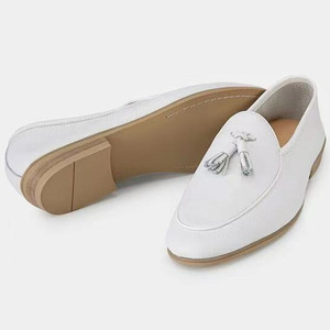 Chaussures mocassins légères, respirantes et antidérapantes pour hommes, idéales pour le bureau et les soirées, à bout carré et semelle en caoutchouc, style bateau, collection 2025 - Product Image 1