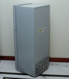 Réfrigérateur à <span class=keywords><strong>porte</strong></span> en verre rétro 105L Congélateur supérieur en acier inoxydable Refroidissement électrique écologique pour le ménage RV Hotel Use <span class=keywords><strong>Vintage</strong></span> Used - Product Image 5