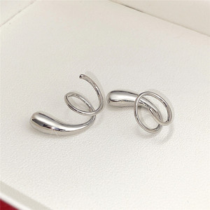 Orecchino a clip liscio a onda geometrica da donna, senza piercing, accessori per feste hip hop - Product Image 6