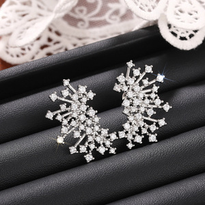 Orecchini a Perno Floreali da Donna, Scintillanti e Eleganti, Gioielli di Moda per Uso Quotidiano - Product Image 6