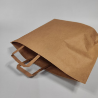 Sacs en papier kraft brun écologiques en matériaux recyclés pour l'emballage de vêtements avec un design luxueux, bandes faciles à déchirer et poignées