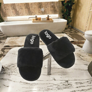 Chaussons ouverts en peluche chaude pour femmes, nouveau style automne-hiver, antidérapants, semelle souple, couleur unie, design croisé - Product Image 2