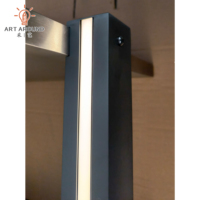 Plafond suspendu en métal moderne, détachable, personnalisable et portable avec éclairage LED pour les magasins de vêtements